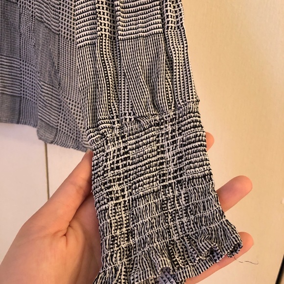 Patterned High Neck Blouse - Picture 2 of 4